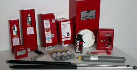 Le désenfumage permet d'évacuer par le haut une partie les fumées lors d'un incendie, en créant ainsi un couloir d'air frais au sol.