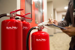 EXTINCTEUR MARNE REIMS La vérification annuelle est obligatoire pour toutes les entreprises. Qualifeu vous propose la formation à la manipulation des extincteurs.